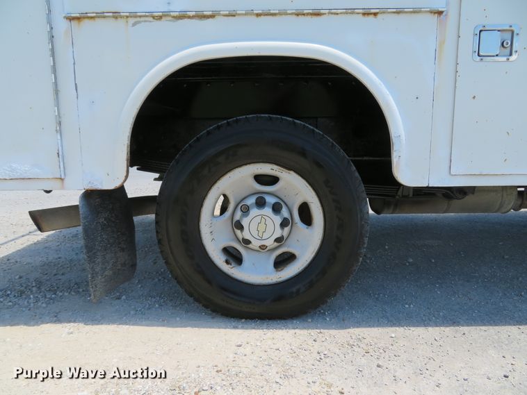 image for item DH1039 2006 Chevrolet Silverado 2500HD  Ext. Cab utility bed pickup truck