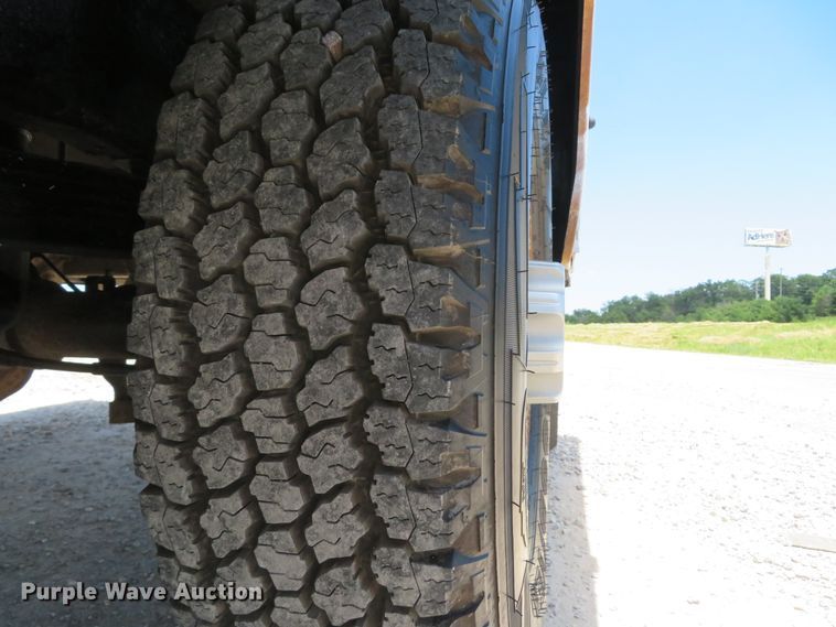 image for item DH1039 2006 Chevrolet Silverado 2500HD  Ext. Cab utility bed pickup truck