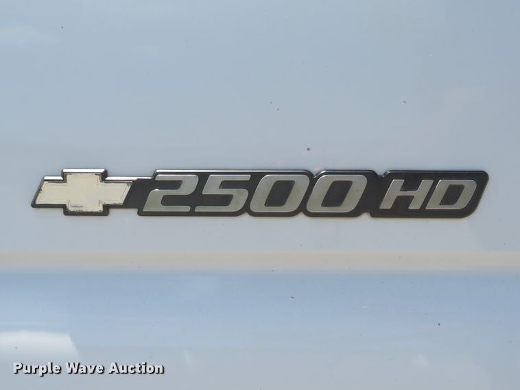 image for item DH1039 2006 Chevrolet Silverado 2500HD  Ext. Cab utility bed pickup truck