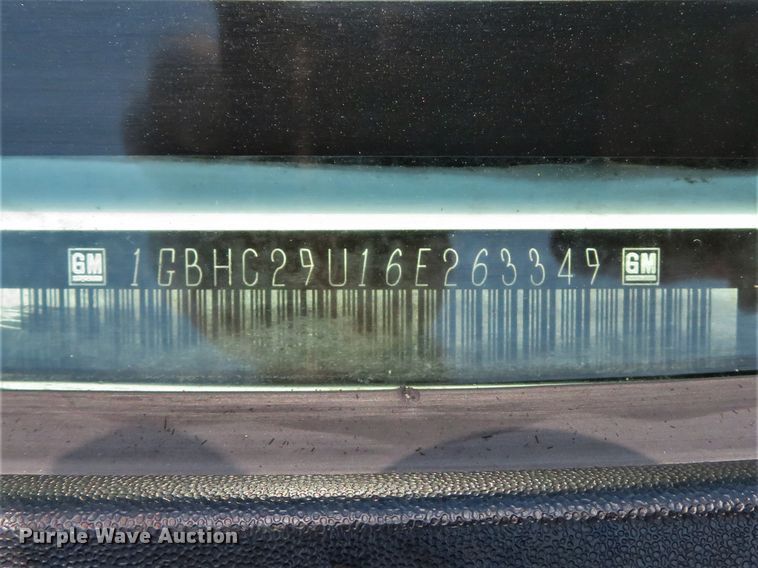 image for item DH1039 2006 Chevrolet Silverado 2500HD  Ext. Cab utility bed pickup truck