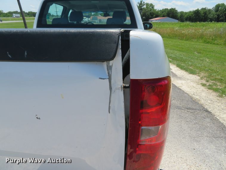 image for item DH1043 2014 Chevrolet Silverado 2500HD  Crew Cab pickup truck