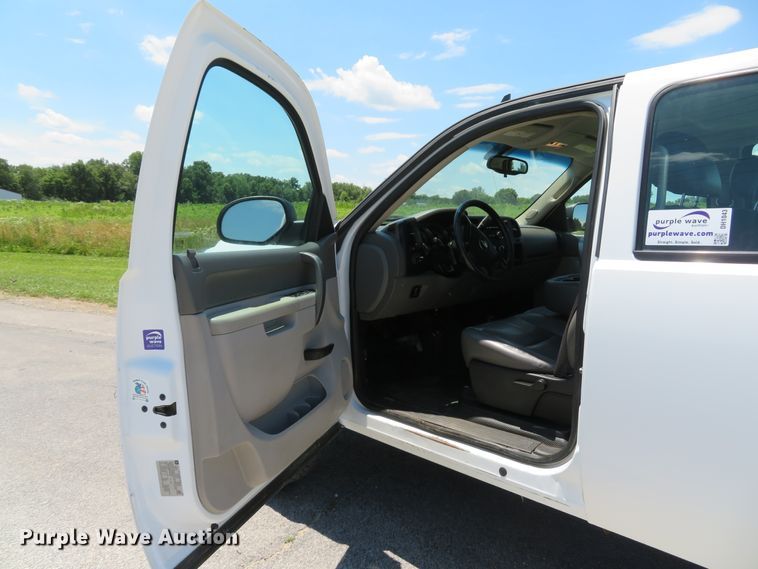 image for item DH1043 2014 Chevrolet Silverado 2500HD  Crew Cab pickup truck