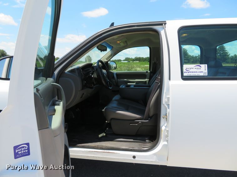 image for item DH1043 2014 Chevrolet Silverado 2500HD  Crew Cab pickup truck