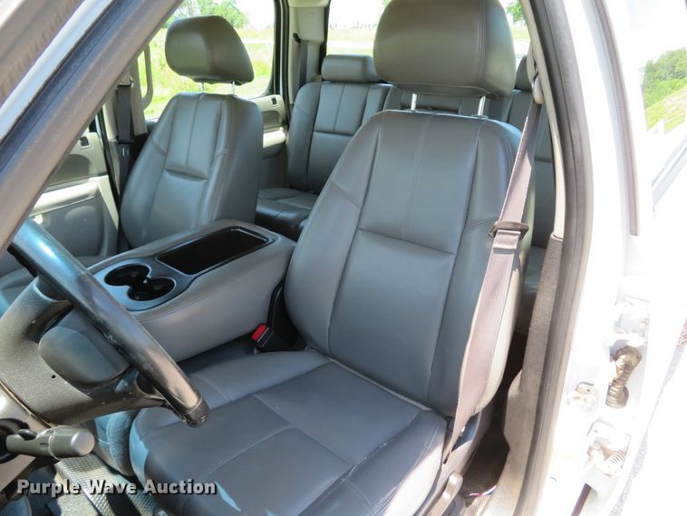 image for item DH1043 2014 Chevrolet Silverado 2500HD  Crew Cab pickup truck