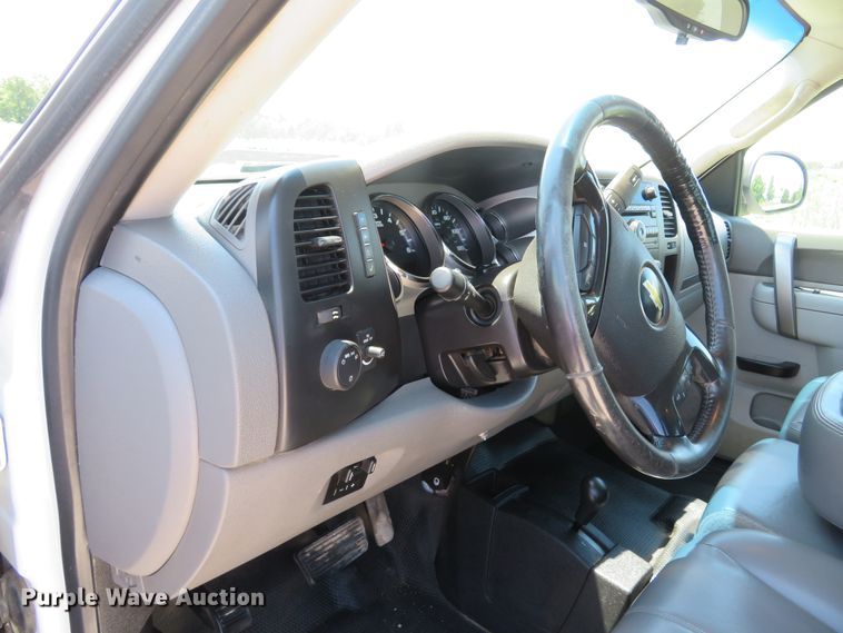 image for item DH1043 2014 Chevrolet Silverado 2500HD  Crew Cab pickup truck