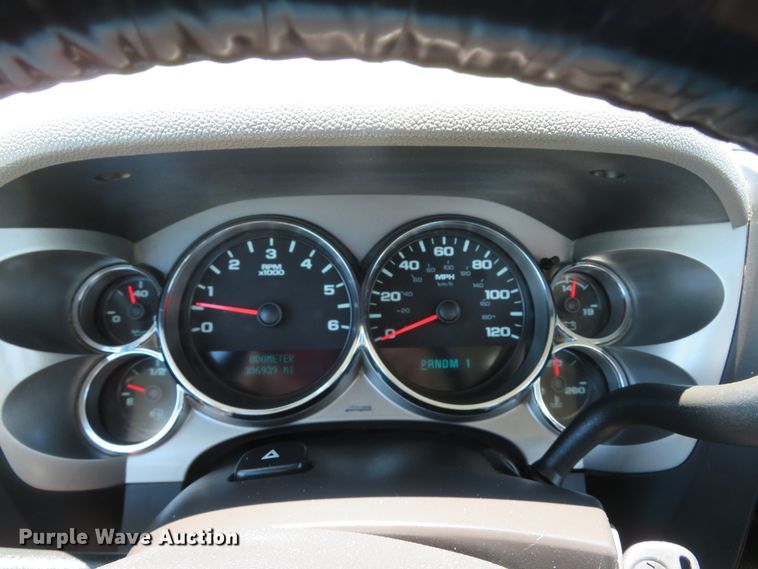 image for item DH1043 2014 Chevrolet Silverado 2500HD  Crew Cab pickup truck