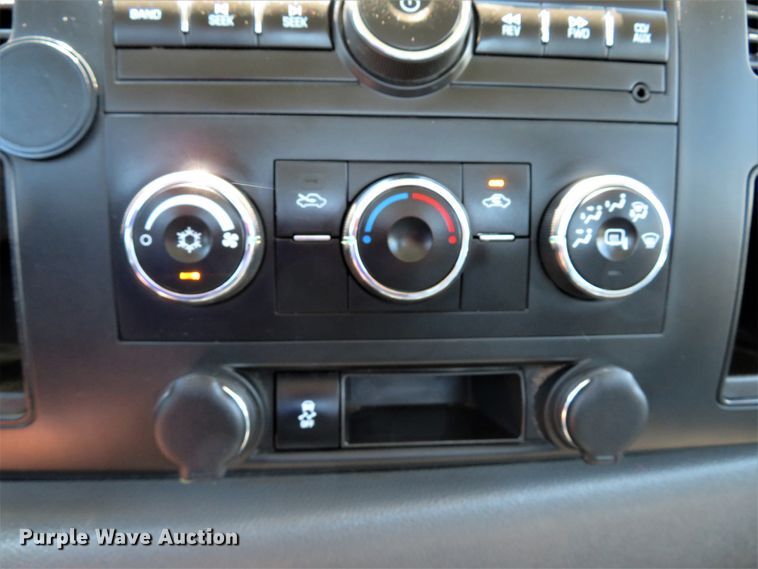 image for item DH1043 2014 Chevrolet Silverado 2500HD  Crew Cab pickup truck