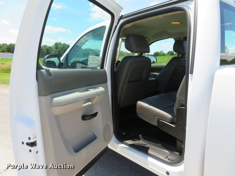 image for item DH1043 2014 Chevrolet Silverado 2500HD  Crew Cab pickup truck