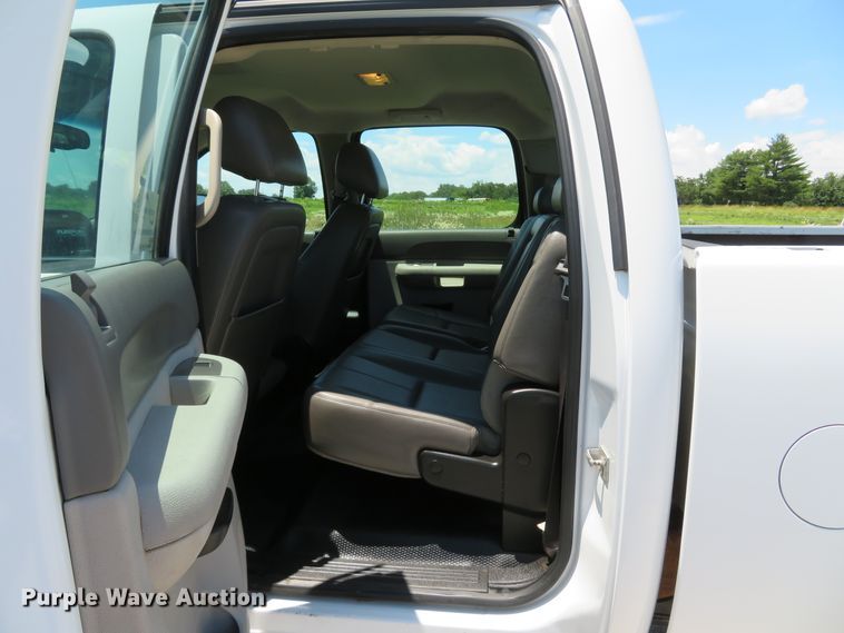 image for item DH1043 2014 Chevrolet Silverado 2500HD  Crew Cab pickup truck