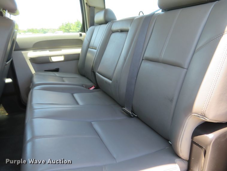 image for item DH1043 2014 Chevrolet Silverado 2500HD  Crew Cab pickup truck