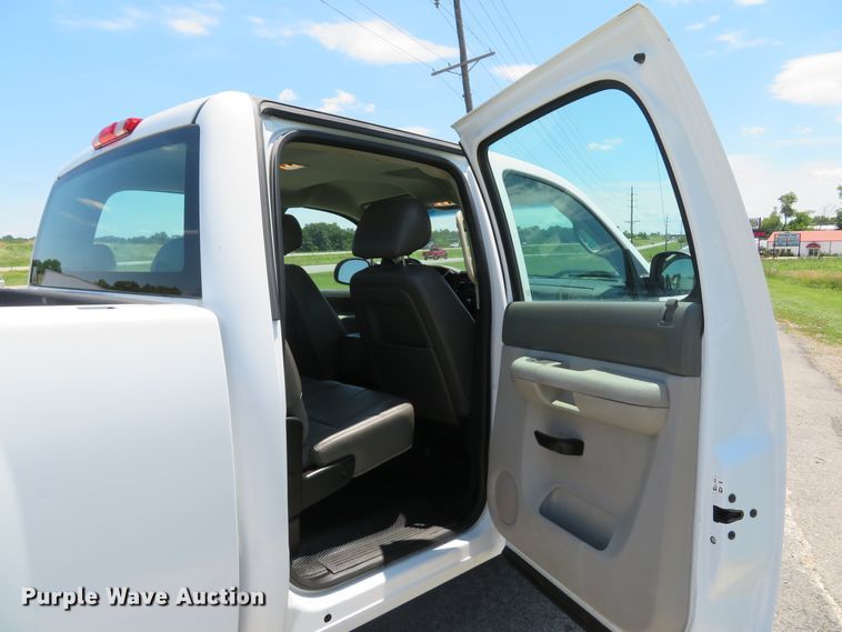 image for item DH1043 2014 Chevrolet Silverado 2500HD  Crew Cab pickup truck