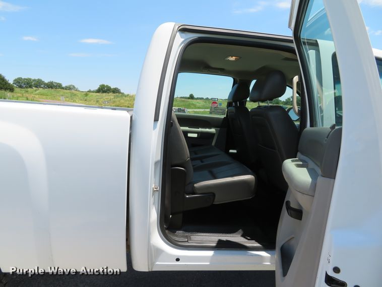 image for item DH1043 2014 Chevrolet Silverado 2500HD  Crew Cab pickup truck