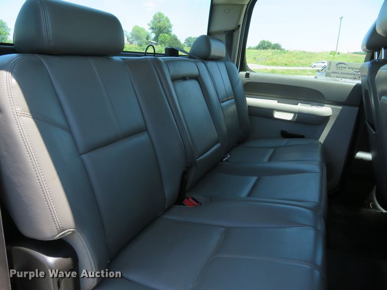 image for item DH1043 2014 Chevrolet Silverado 2500HD  Crew Cab pickup truck