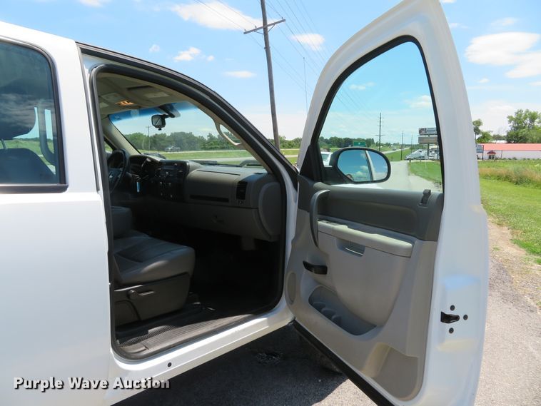 image for item DH1043 2014 Chevrolet Silverado 2500HD  Crew Cab pickup truck