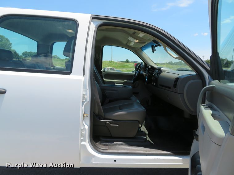 image for item DH1043 2014 Chevrolet Silverado 2500HD  Crew Cab pickup truck