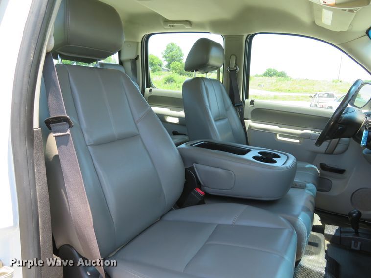 image for item DH1043 2014 Chevrolet Silverado 2500HD  Crew Cab pickup truck