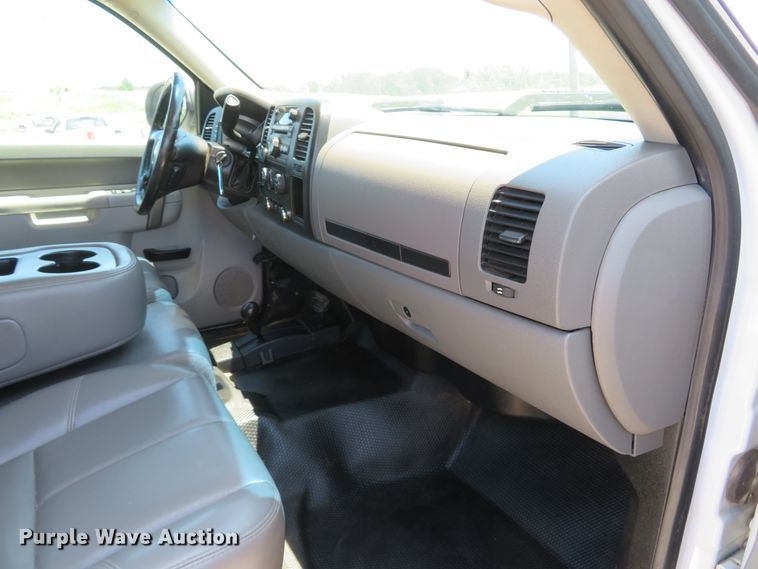 image for item DH1043 2014 Chevrolet Silverado 2500HD  Crew Cab pickup truck