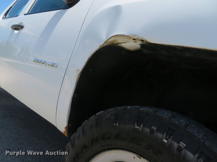 image for item DH1043 2014 Chevrolet Silverado 2500HD  Crew Cab pickup truck