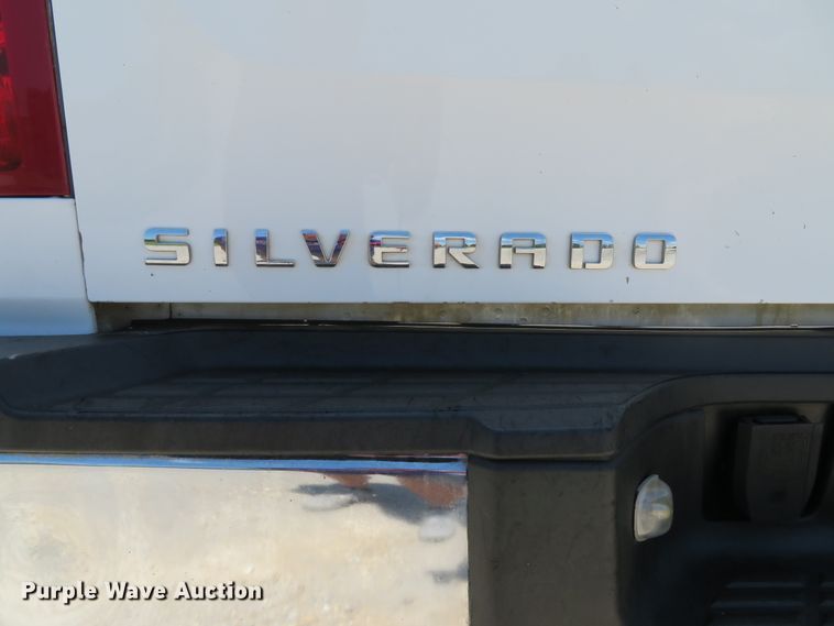 image for item DH1043 2014 Chevrolet Silverado 2500HD  Crew Cab pickup truck