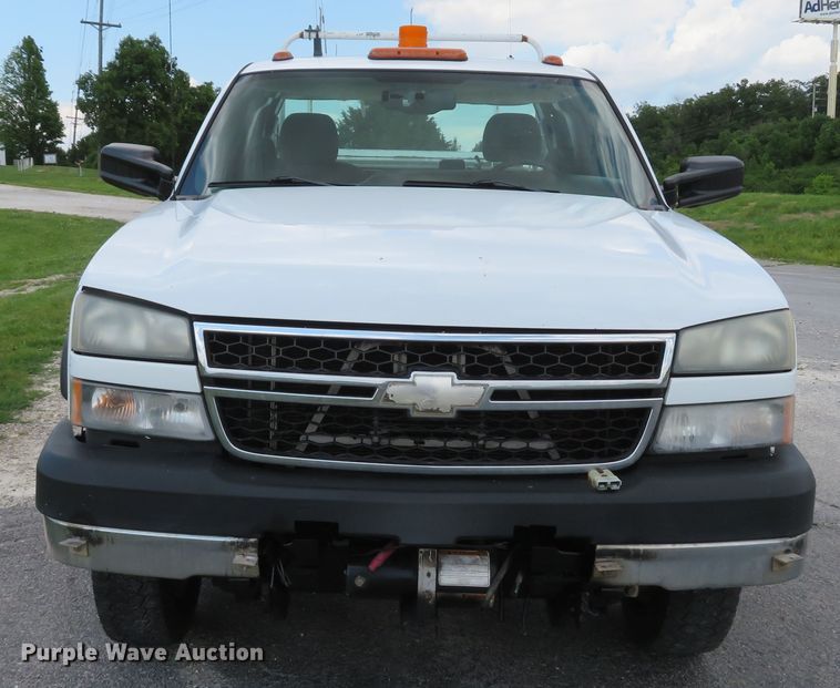 image for item DH1045 2006 Chevrolet Silverado 2500HD  Ext. Cab utility bed pickup truck