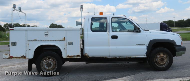 image for item DH1045 2006 Chevrolet Silverado 2500HD  Ext. Cab utility bed pickup truck
