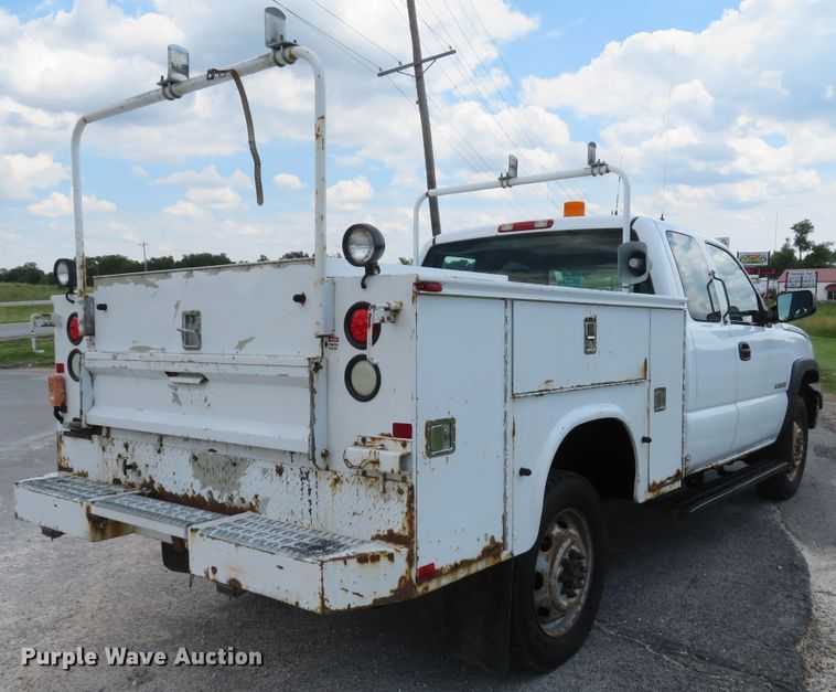 image for item DH1045 2006 Chevrolet Silverado 2500HD  Ext. Cab utility bed pickup truck