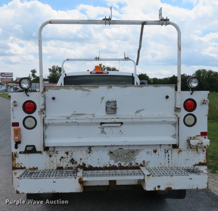 image for item DH1045 2006 Chevrolet Silverado 2500HD  Ext. Cab utility bed pickup truck