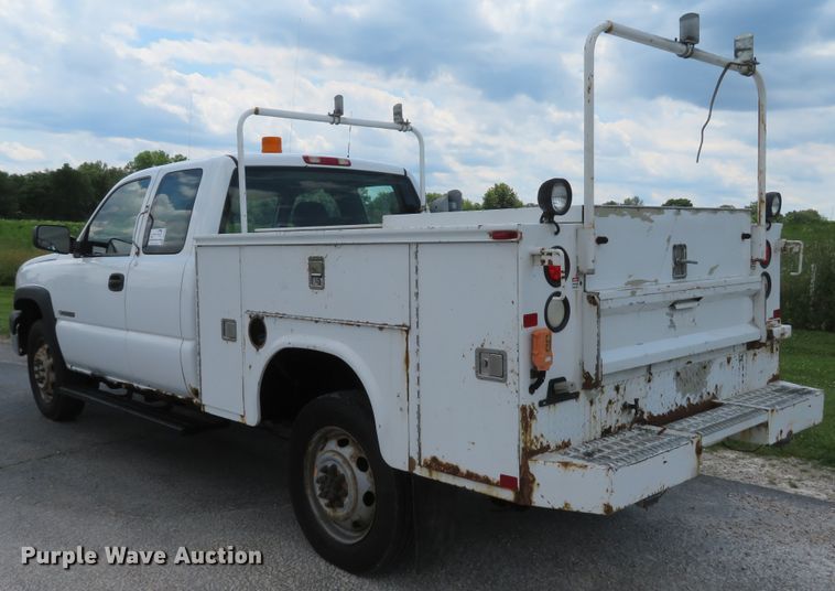 image for item DH1045 2006 Chevrolet Silverado 2500HD  Ext. Cab utility bed pickup truck
