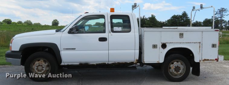 image for item DH1045 2006 Chevrolet Silverado 2500HD  Ext. Cab utility bed pickup truck