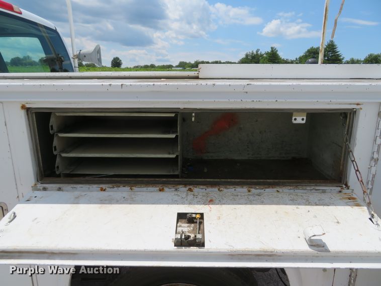 image for item DH1045 2006 Chevrolet Silverado 2500HD  Ext. Cab utility bed pickup truck