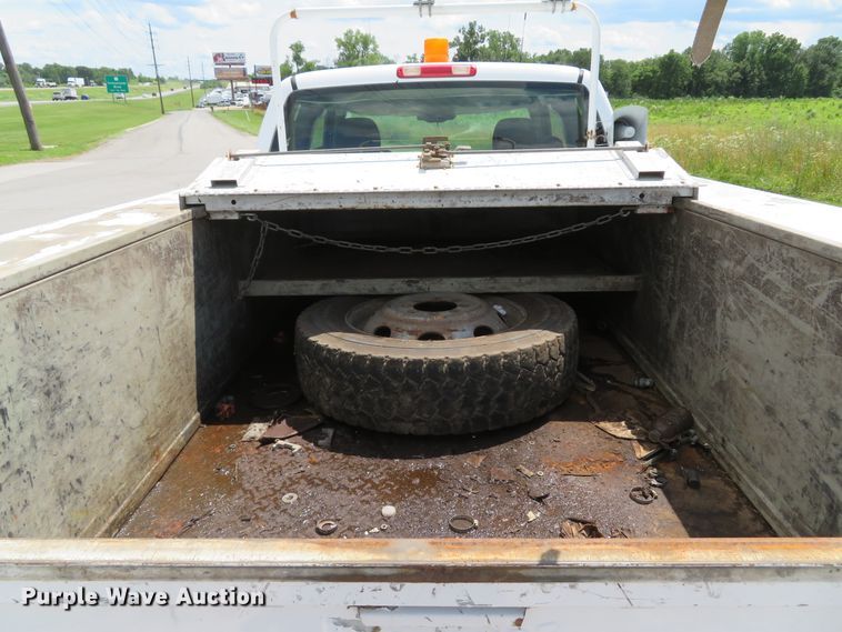 image for item DH1045 2006 Chevrolet Silverado 2500HD  Ext. Cab utility bed pickup truck