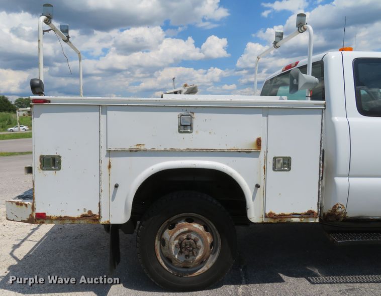 image for item DH1045 2006 Chevrolet Silverado 2500HD  Ext. Cab utility bed pickup truck