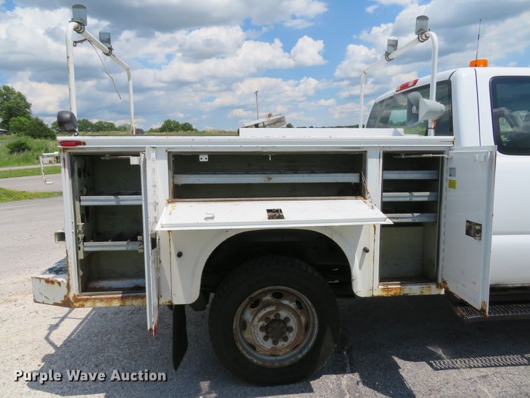 image for item DH1045 2006 Chevrolet Silverado 2500HD  Ext. Cab utility bed pickup truck