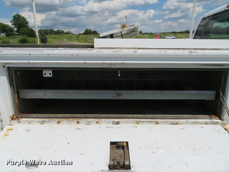 image for item DH1045 2006 Chevrolet Silverado 2500HD  Ext. Cab utility bed pickup truck