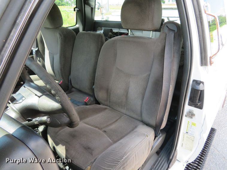 image for item DH1045 2006 Chevrolet Silverado 2500HD  Ext. Cab utility bed pickup truck