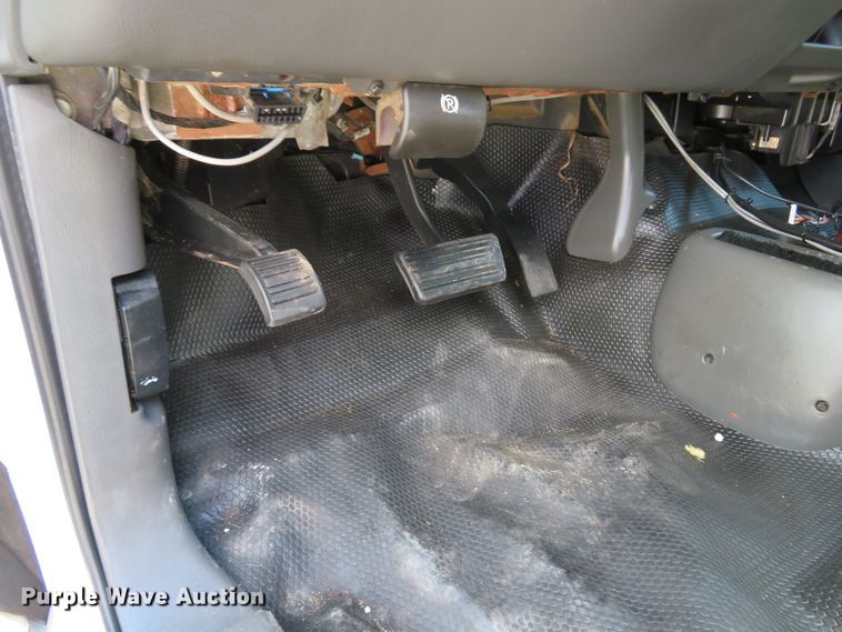 image for item DH1045 2006 Chevrolet Silverado 2500HD  Ext. Cab utility bed pickup truck