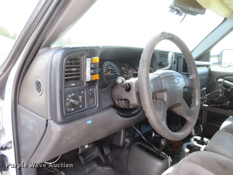 image for item DH1045 2006 Chevrolet Silverado 2500HD  Ext. Cab utility bed pickup truck