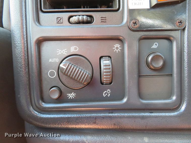 image for item DH1045 2006 Chevrolet Silverado 2500HD  Ext. Cab utility bed pickup truck