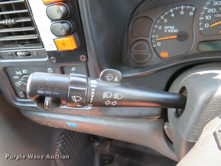 image for item DH1045 2006 Chevrolet Silverado 2500HD  Ext. Cab utility bed pickup truck