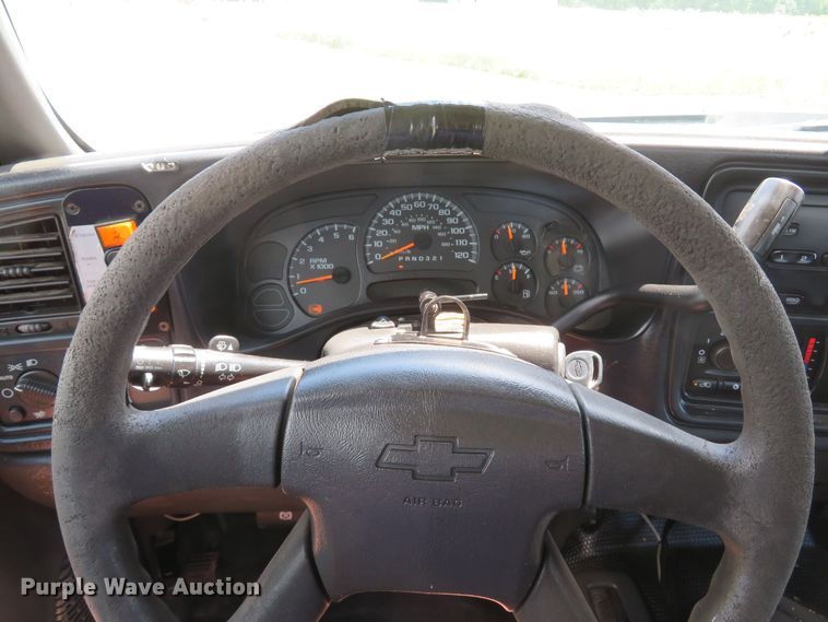 image for item DH1045 2006 Chevrolet Silverado 2500HD  Ext. Cab utility bed pickup truck