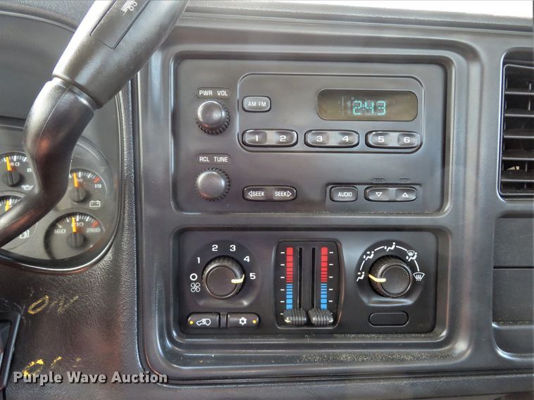 image for item DH1045 2006 Chevrolet Silverado 2500HD  Ext. Cab utility bed pickup truck