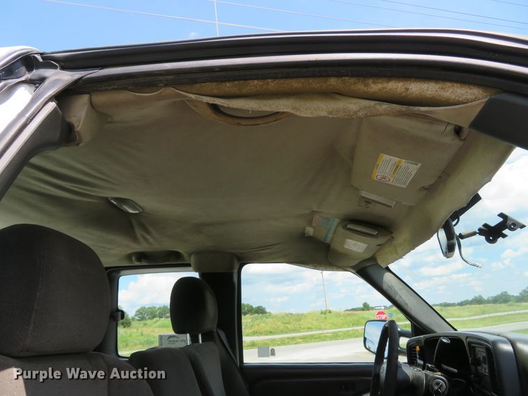 image for item DH1045 2006 Chevrolet Silverado 2500HD  Ext. Cab utility bed pickup truck