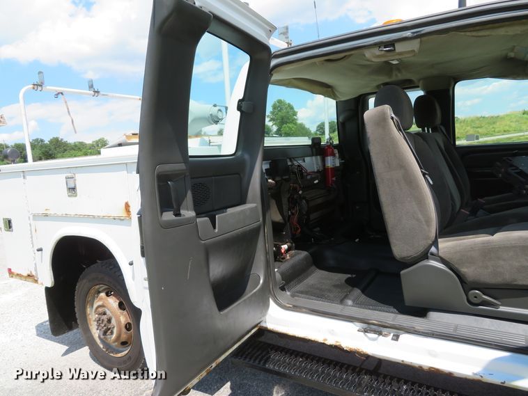 image for item DH1045 2006 Chevrolet Silverado 2500HD  Ext. Cab utility bed pickup truck