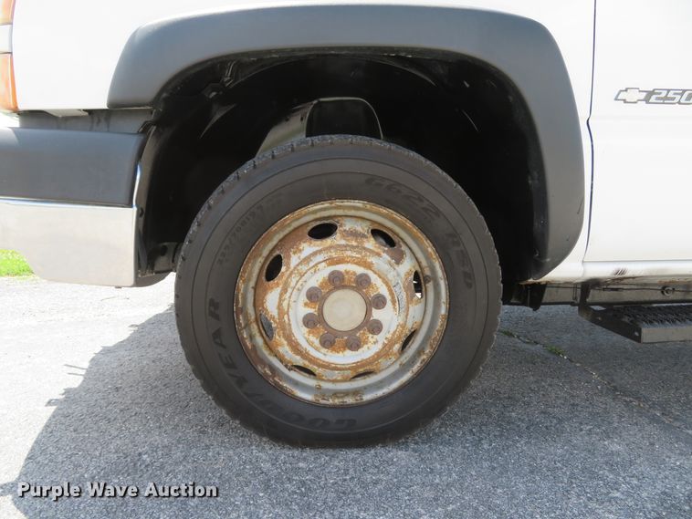 image for item DH1045 2006 Chevrolet Silverado 2500HD  Ext. Cab utility bed pickup truck