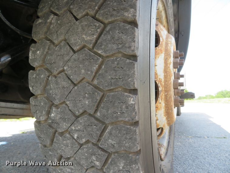 image for item DH1045 2006 Chevrolet Silverado 2500HD  Ext. Cab utility bed pickup truck