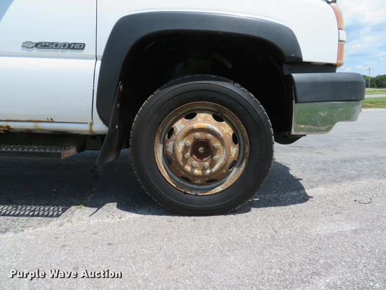 image for item DH1045 2006 Chevrolet Silverado 2500HD  Ext. Cab utility bed pickup truck