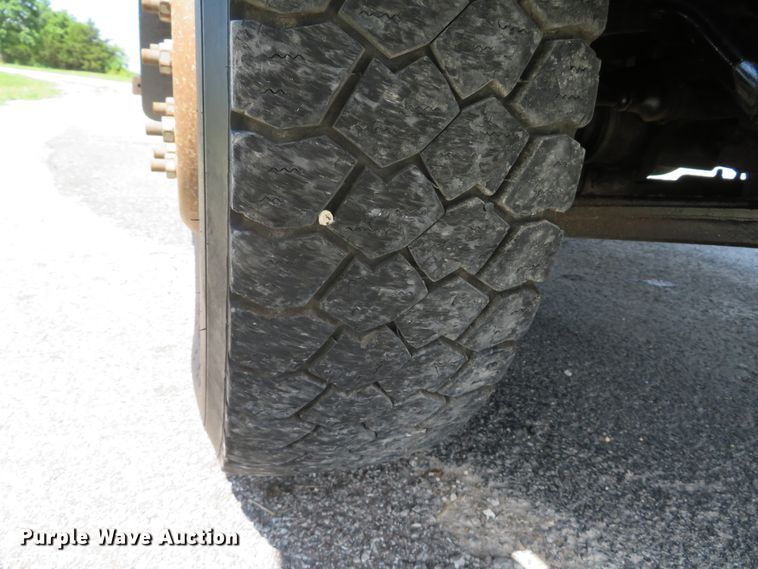 image for item DH1045 2006 Chevrolet Silverado 2500HD  Ext. Cab utility bed pickup truck