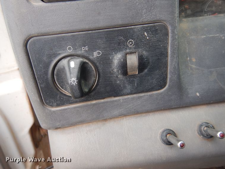 image for item DI0141 2001 Ford F450 Super Duty  bucket truck