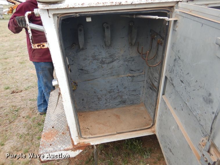 image for item DI0141 2001 Ford F450 Super Duty  bucket truck