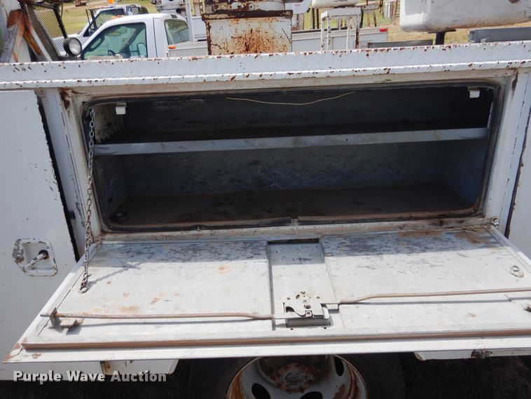 image for item DI0141 2001 Ford F450 Super Duty  bucket truck